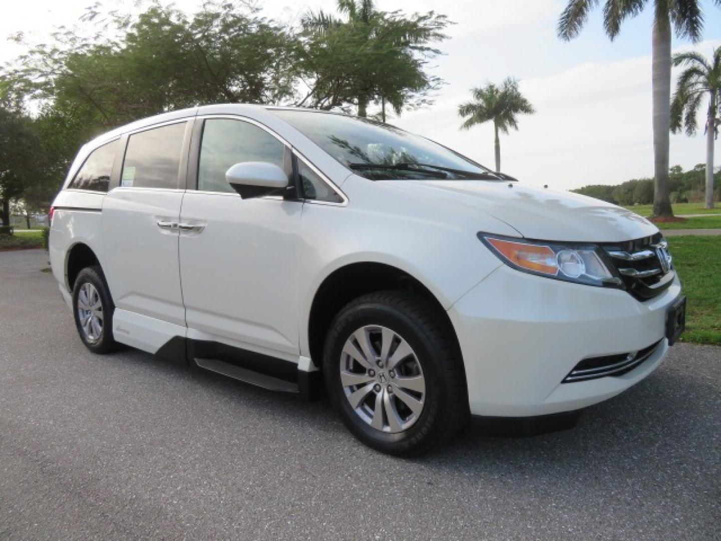 2016 White /Truffle Honda Odyssey (5FNRL5H63GB) , Automatic transmission, located at 4301 Oak Circle #19, Boca Raton, FL, 33431, (954) 561-2499, 26.388861, -80.084038 - You are looking at Gorgeous Pearl White Diamond 2016 Honda Odyssey EX-L VMI Northstar Handicap Wheelchair Conversion Van with 79K Original Miles, In-Floor Power Side Entry Ramp with Kneeling Van Function, Passenger Side 6 Way Transfer Seat, Quick Release Driver's Seat, Hand Controls, Tie Down System - Photo#6